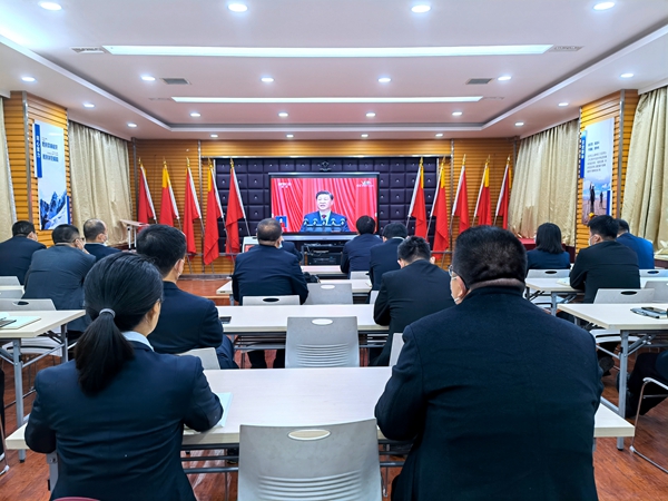 陜西地礦區(qū)研院有限公司組織廣大黨員干部收看中國共產黨第二十次全國代表大會開幕會